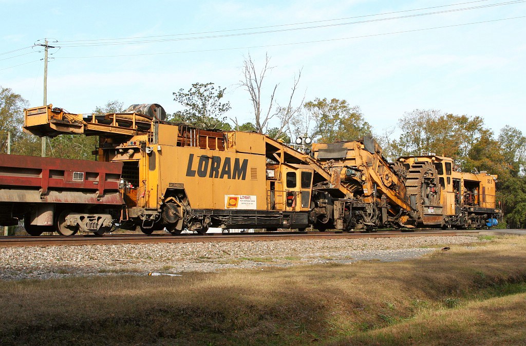 LORAM ballast cleaner